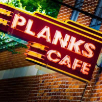 Plank's Cafe & Pizzeria