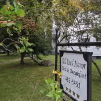Hill Road Manor Bed & Breakfast
