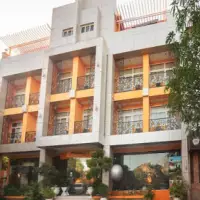 OYO 159 San Remigio Pensionne Suites