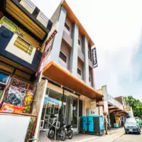 OYO 256 Sakura Suites